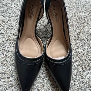 Abella Black Pumps